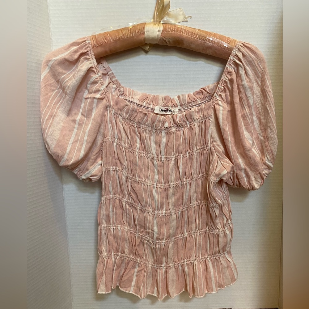 NWT GEEGEE PINK STRIPED SMOCKED TOP POOF SLEEVES AND RUFFLE BOTTOM HEM (med)